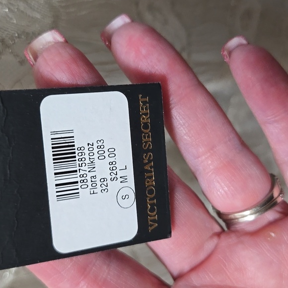 Victorias SECRET Womens Designer Collections Cream Lace Gold Camisole Small - Picture 4 of 9